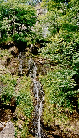 Der wunderschöne Wasserfall im Königreich Romkerhalle